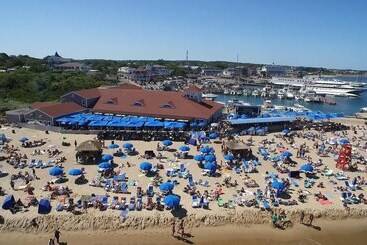 هتل Ballard S Beach Resort