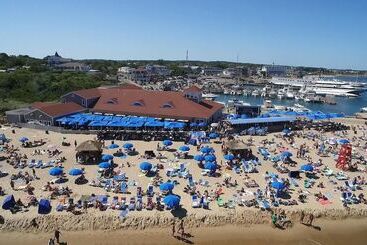 هتل Ballard S Beach Resort