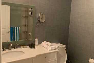 هتل Ballard S Beach Resort