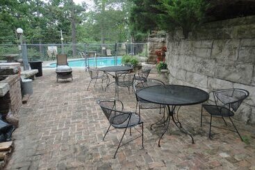 هتل Brackenridge Lodge