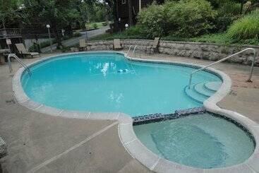 هتل Brackenridge Lodge