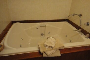 هتل Brackenridge Lodge
