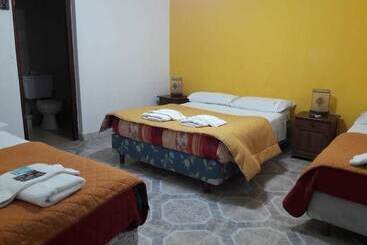 هتل Cabañas Y Hostal Las Marias