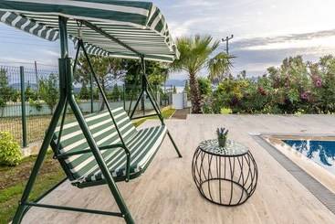 هتل Calypso Lakeview Villas