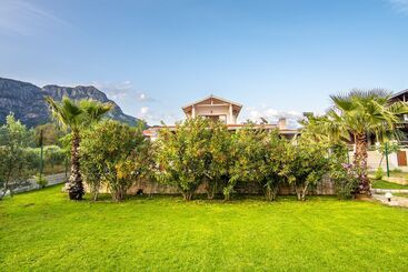 هتل Calypso Lakeview Villas