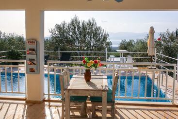 هتل Calypso Lakeview Villas