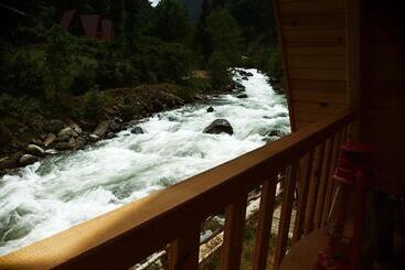 هتل Foga Bungalov
