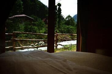 هتل Foga Bungalov