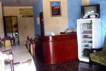 هتل Hostal Los Delfines