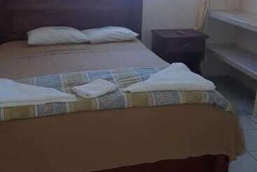 هتل Hostal Los Delfines