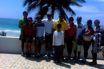هتل Hostal Los Delfines