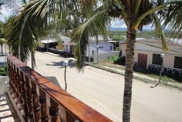 هتل Hostal Los Delfines