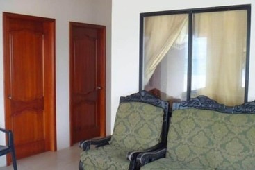 هتل Hostal Los Delfines