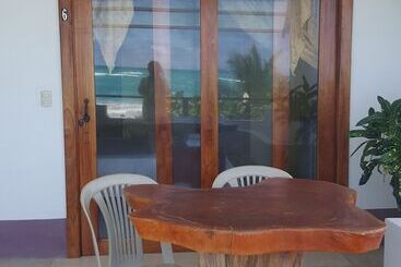 هتل Hostal Los Delfines