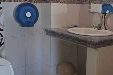 هتل Hostal Los Delfines