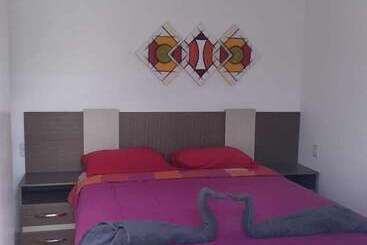 هتل Hostel Airla
