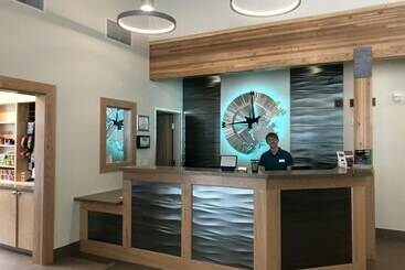 هتل Kodiak Compass Suites