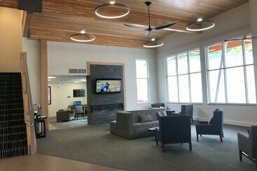 هتل Kodiak Compass Suites