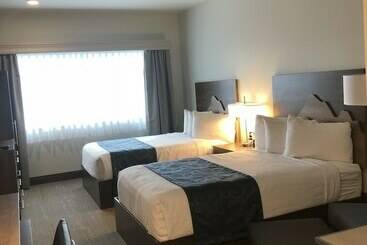 هتل Kodiak Compass Suites