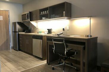 هتل Kodiak Compass Suites