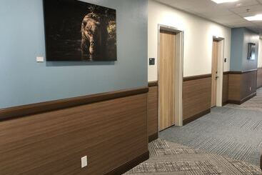 هتل Kodiak Compass Suites