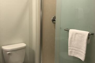 هتل Kodiak Compass Suites