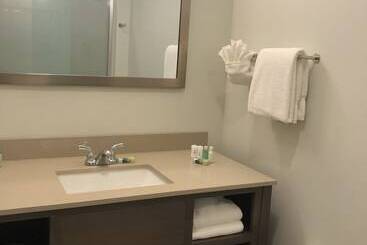 هتل Kodiak Compass Suites