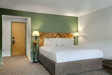 هتل The Lodge At Mount Snow