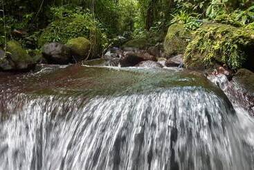 هتل Rio Celeste Family Lodge