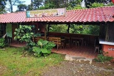هتل Rio Celeste Family Lodge