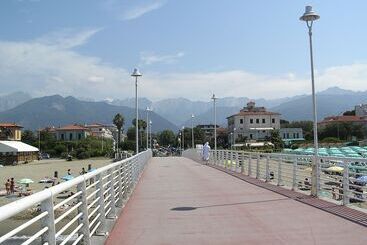 هتل Tirreno