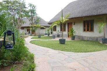 هتل Wild Dogs Lodge