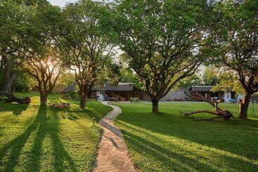 هتل Wild Dogs Lodge