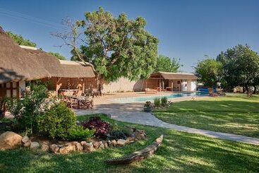 هتل Wild Dogs Lodge