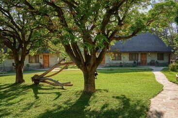 هتل Wild Dogs Lodge