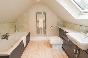 Lee House Cottage