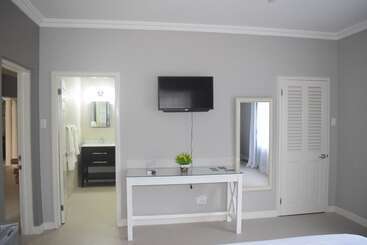 پانسیون 876 Beach House