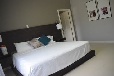 پانسیون 876 Beach House