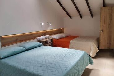 پانسیون Hostal Central Casa Del Turista