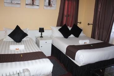 پانسیون Phomolo Guest House
