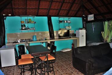 پانسیون The Hideout