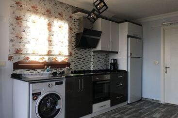 Seraysen Apart