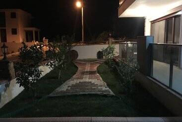 Seraysen Apart