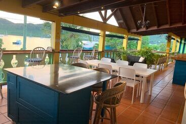 The Waterfront Inn   Hostel