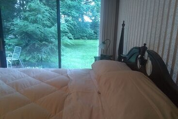 تختخواب و صبحانه Tanglewood Suites