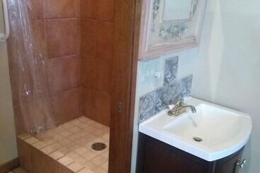 تختخواب و صبحانه Tanglewood Suites