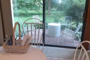 تختخواب و صبحانه Tanglewood Suites