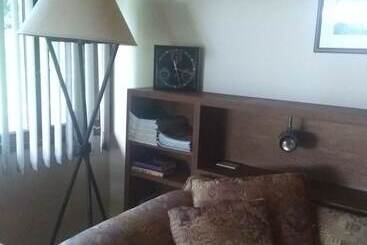 تختخواب و صبحانه Tanglewood Suites