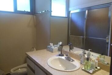 تختخواب و صبحانه Tanglewood Suites