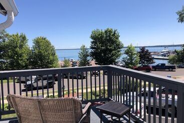 Harbor S Edge Motel